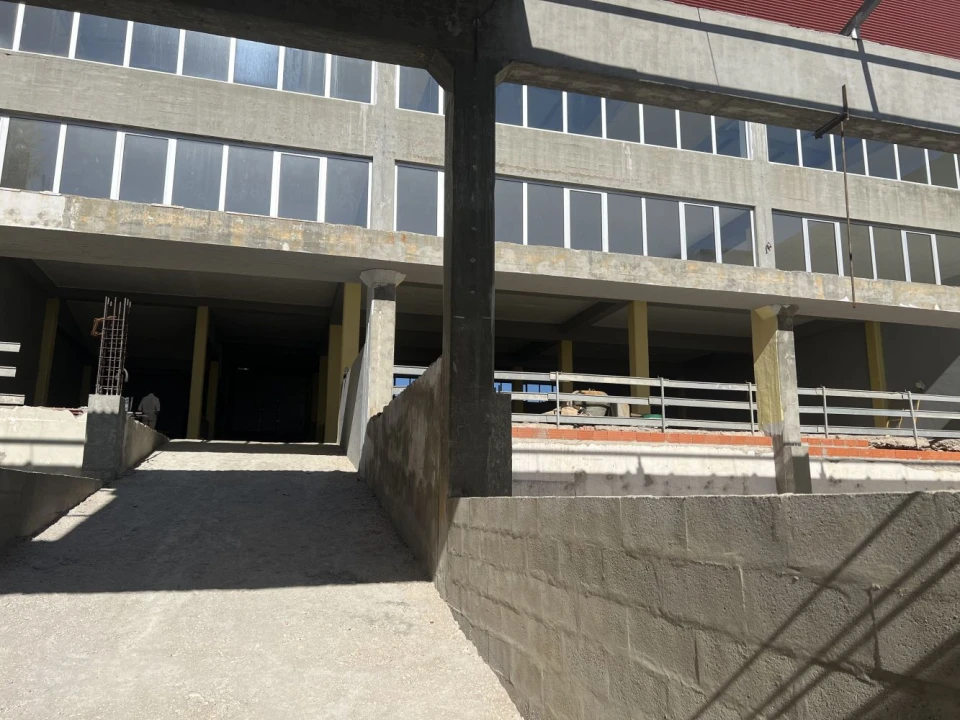 Loja para Venda em Sacavém e Prior Velho Foto 16