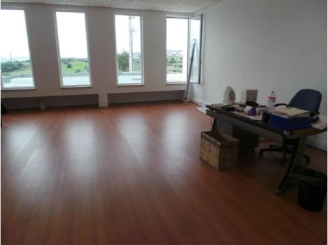 Loja para Venda em Santa Iria de Azoia, São João da Talha e Bobadela Foto 15