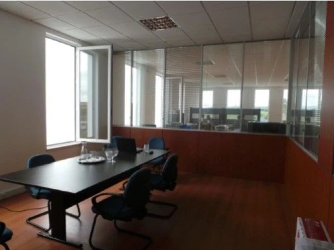 Loja para Venda em Santa Iria de Azoia, São João da Talha e Bobadela Foto 16