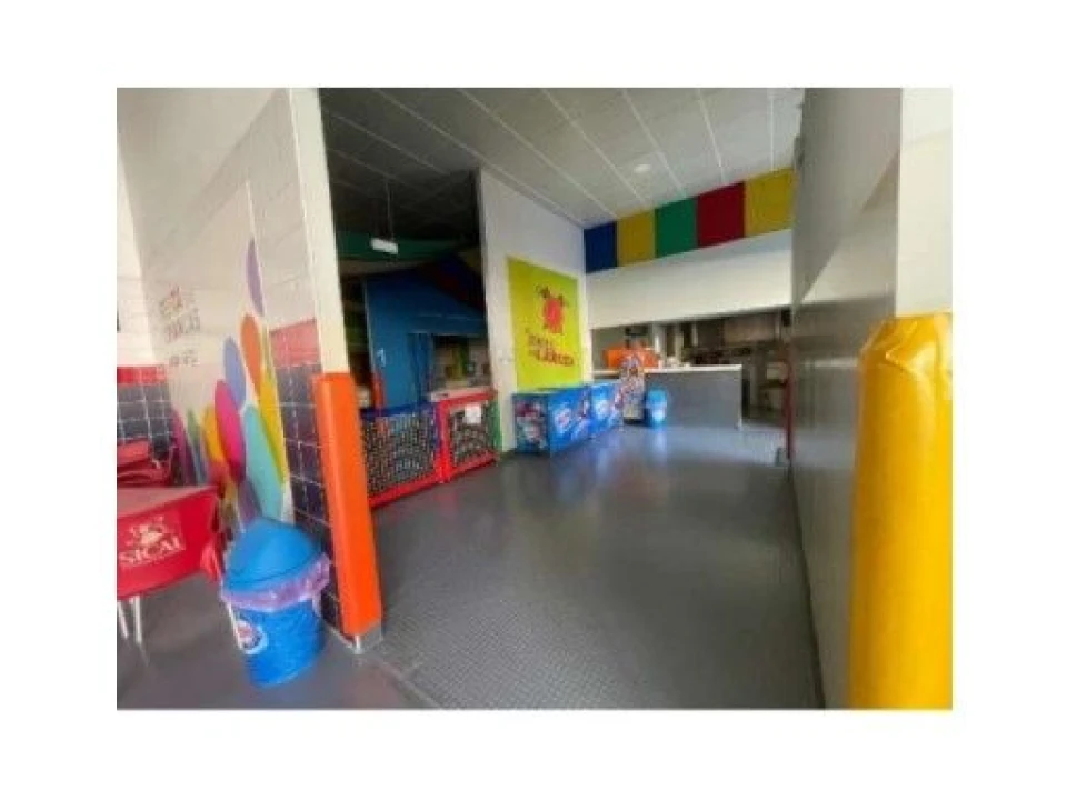 Loja para Venda em Sacavém e Prior Velho Foto 5