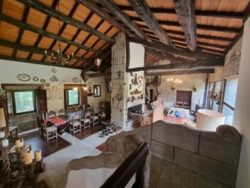 Quinta T9 para Venda em Ventosa e Cova