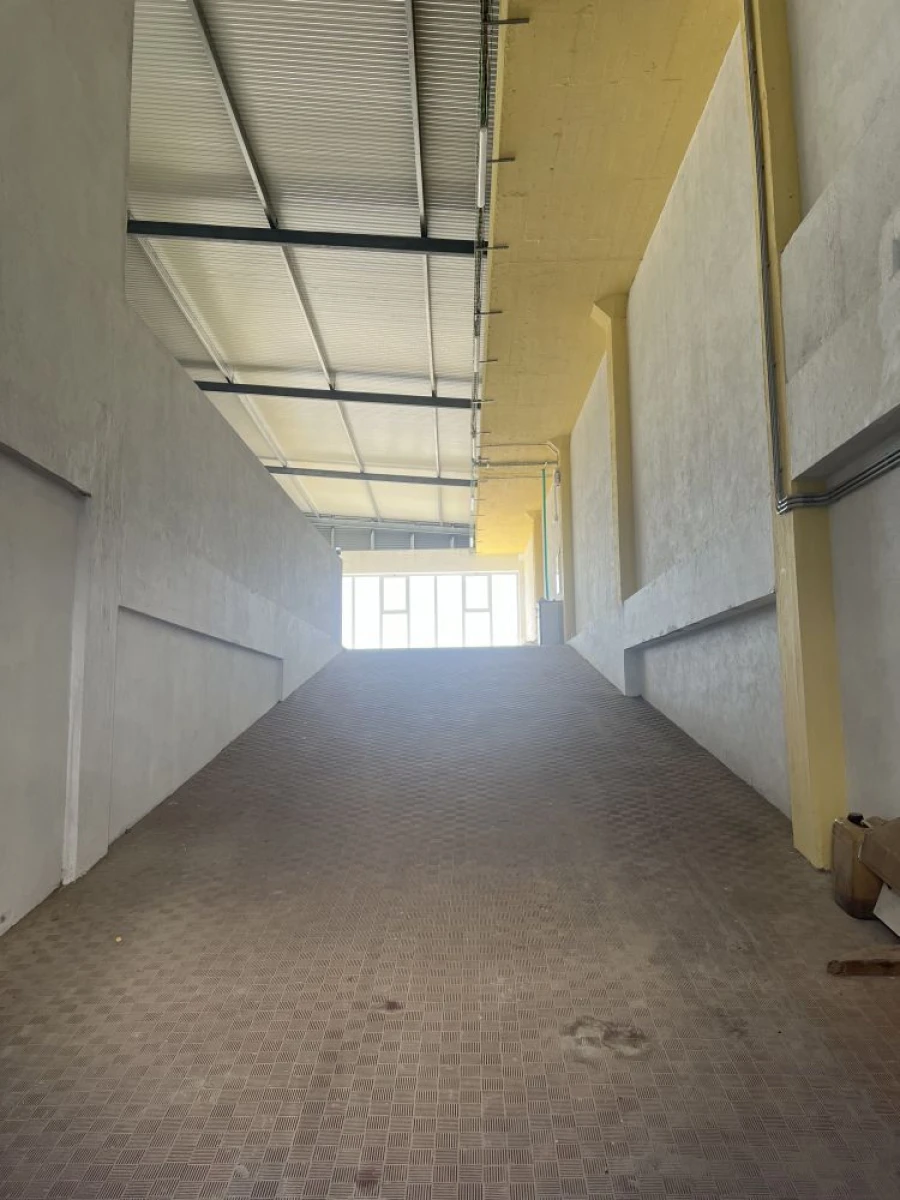 Loja para Venda em Sacavém e Prior Velho Foto 9