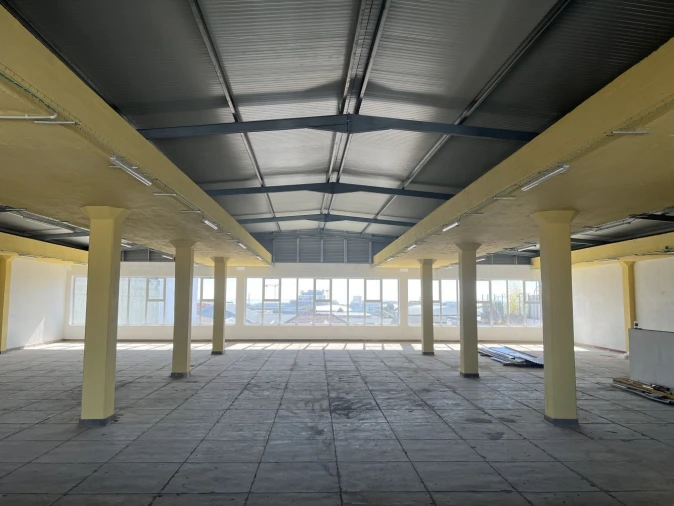 Loja para Venda em Sacavém e Prior Velho Foto 5