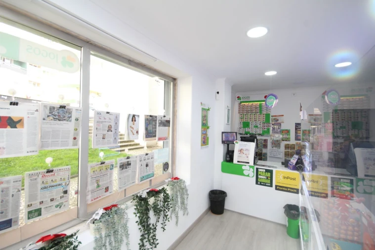 Loja para Venda em Rio de Mouro