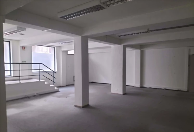 Loja para Venda em Torres Novas (Santa Maria, Salvador e Santiago)