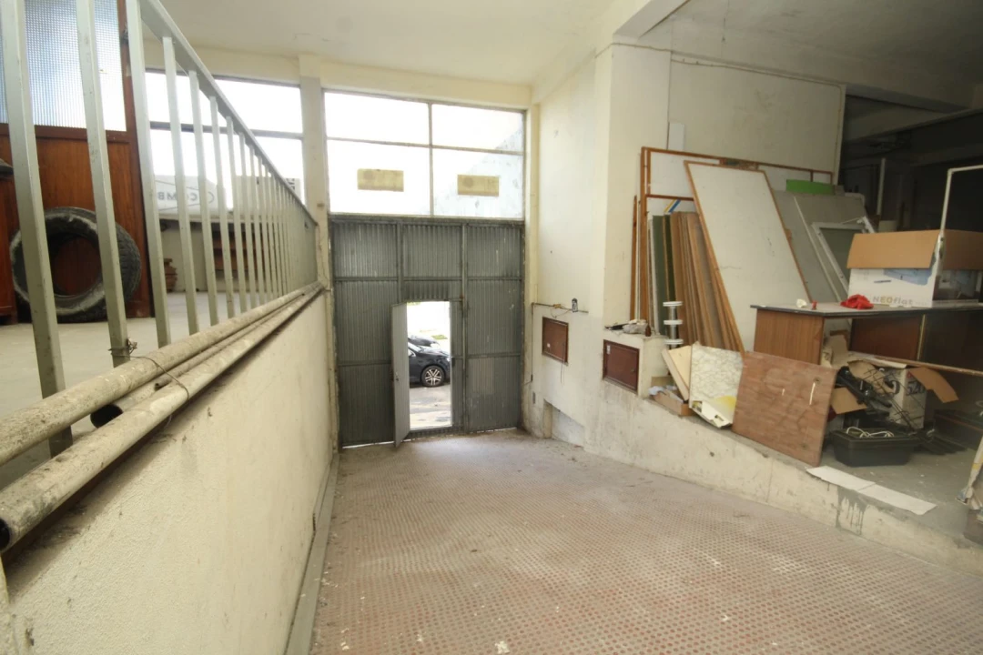 Loja para Venda em Algés, Linda-A-Velha e Cruz Quebrada-Dafundo Foto 3