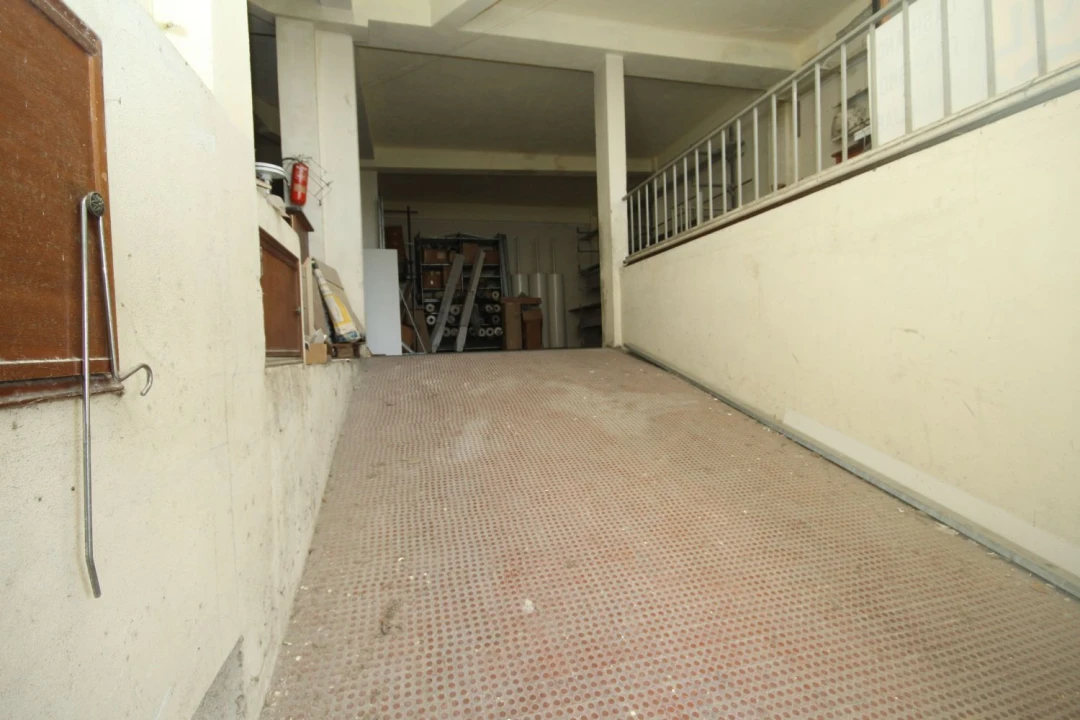 Loja para Venda em Algés, Linda-A-Velha e Cruz Quebrada-Dafundo Foto 1