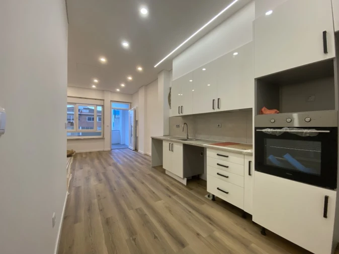 Apartamento T4 para Venda em Rio de Mouro Foto 8