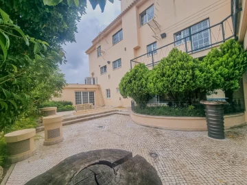 Moradia T7 para Venda em Alvalade