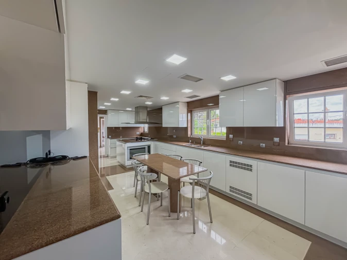 Moradia T7 para Venda em Alvalade Foto 6