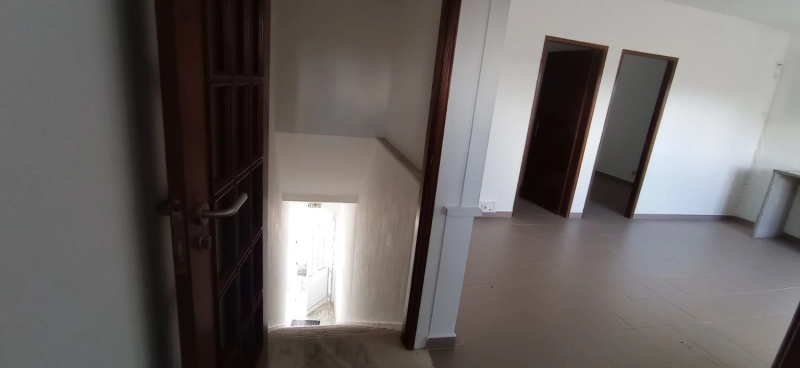 Moradia T5 para Venda em Casal de Cambra Foto 18