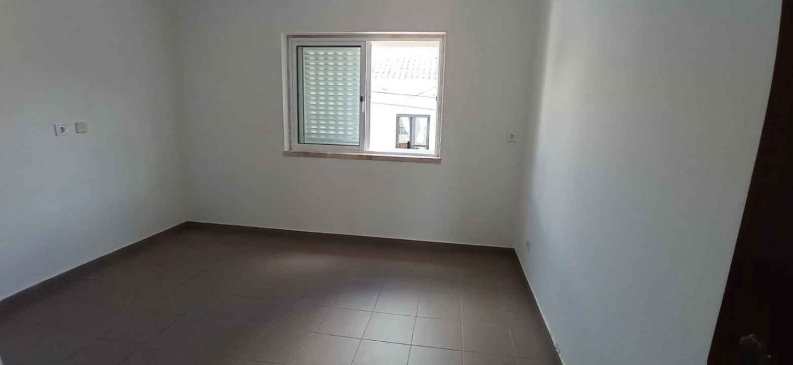 Moradia T5 para Venda em Casal de Cambra Foto 9