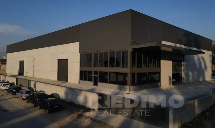 Armazém para Arrendamento em Lourosa
