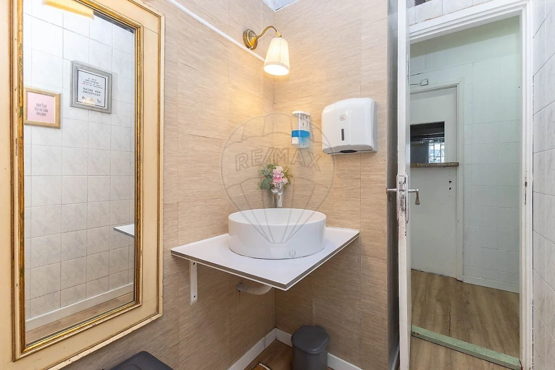 Loja para Venda em Vilar de Andorinho Foto 12