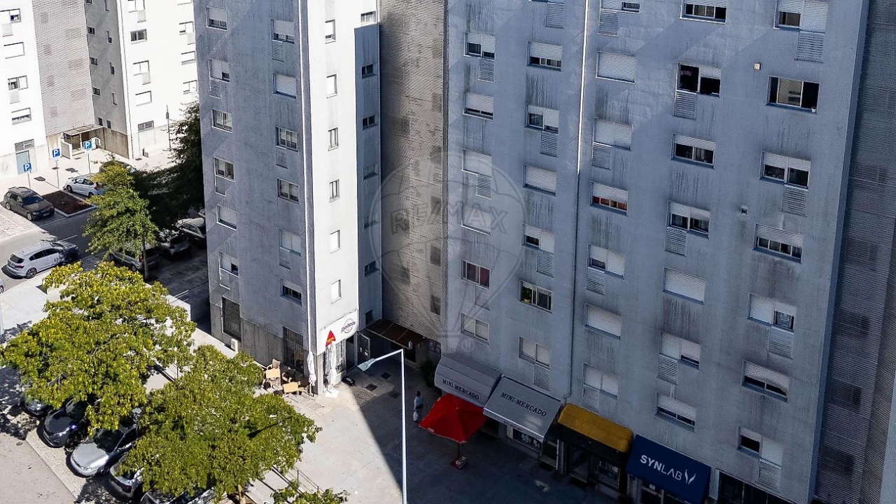 Loja para Venda em Vilar de Andorinho Foto 3