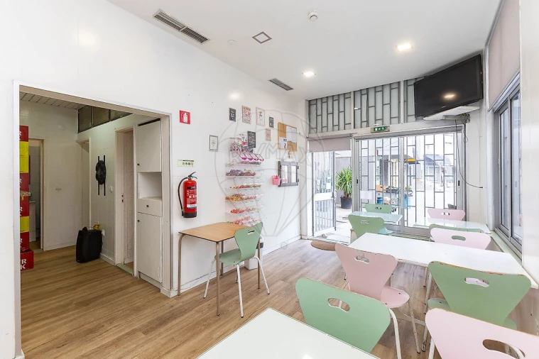 Loja para Venda em Vilar de Andorinho Foto 7