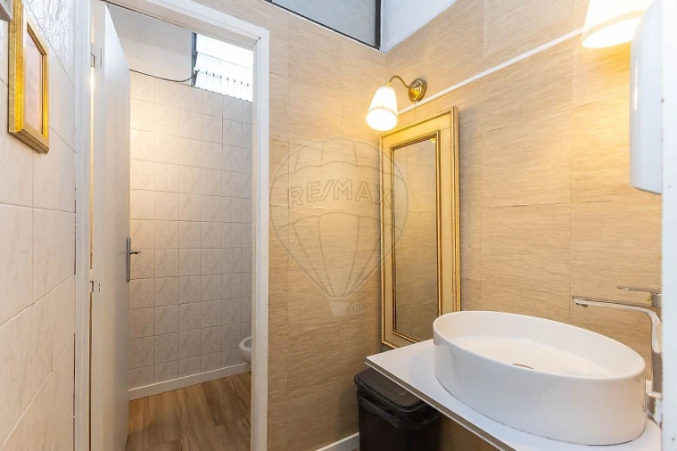 Loja para Venda em Vilar de Andorinho Foto 13