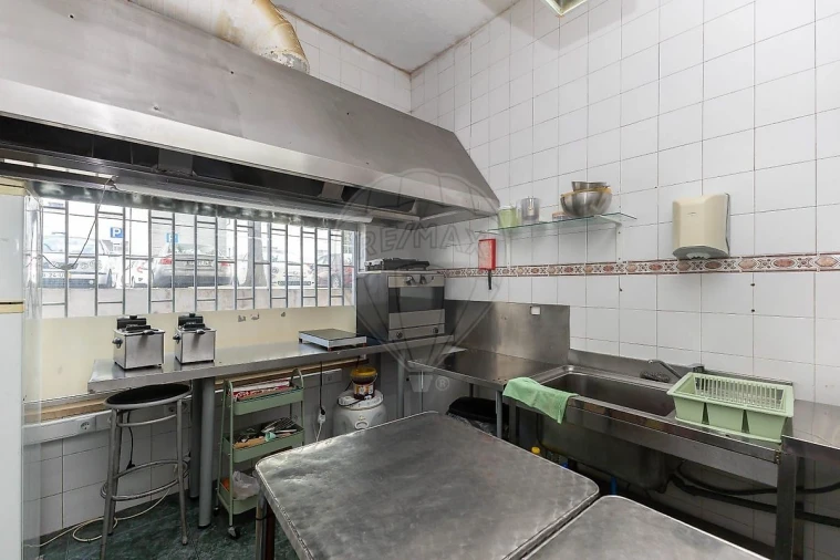 Loja para Venda em Vilar de Andorinho Foto 11