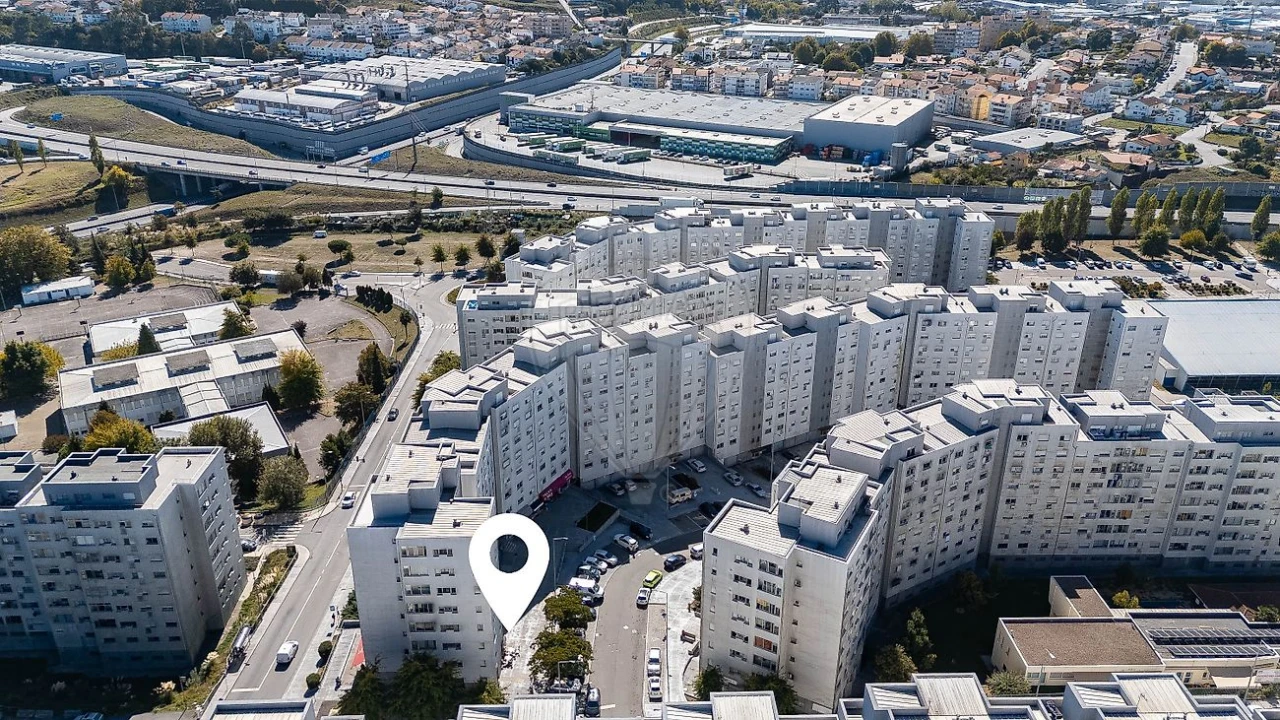 Loja para Venda em Vilar de Andorinho Foto 14