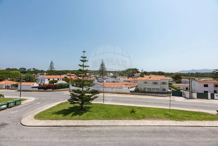 Apartamento T2 para Arrendamento em Colares Foto 25