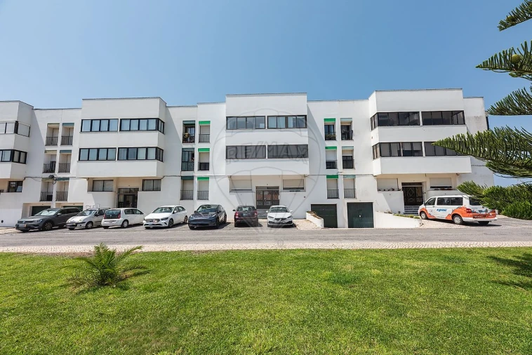 Apartamento T2 para Arrendamento em Colares Foto 30