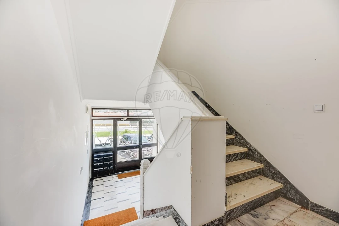 Apartamento T2 para Arrendamento em Colares Foto 28