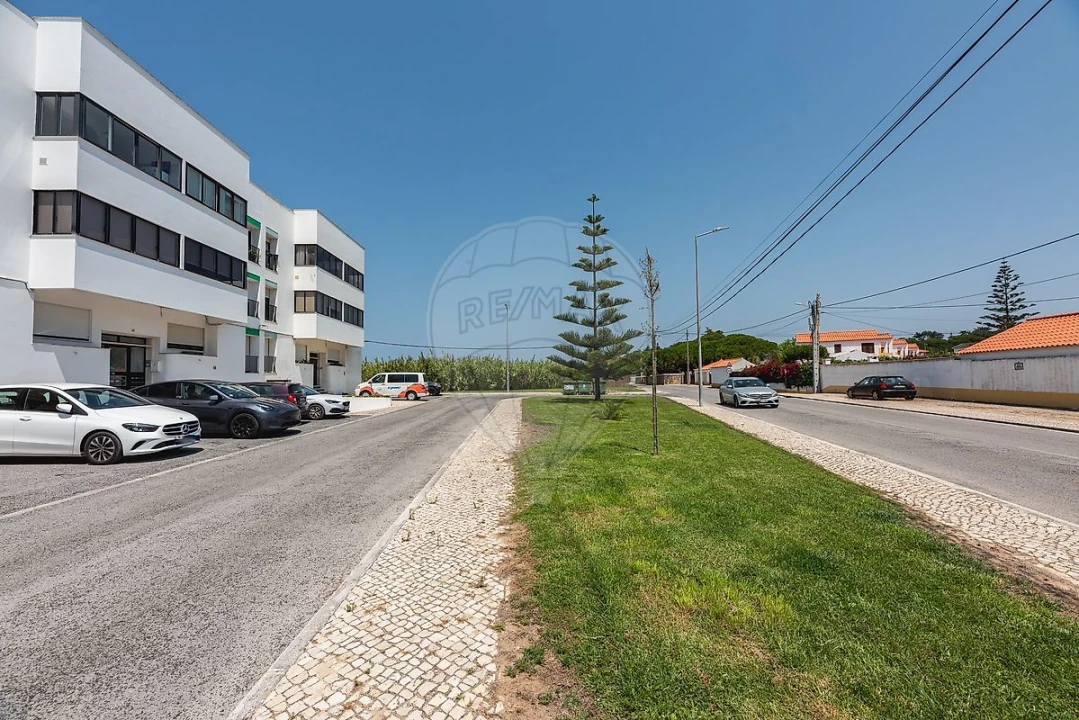 Apartamento T2 para Arrendamento em Colares Foto 32
