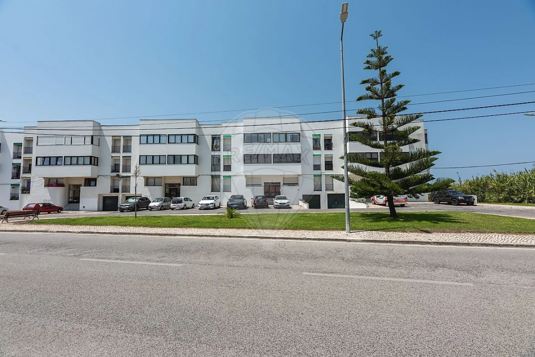 Apartamento T2 para Arrendamento em Colares Foto 35