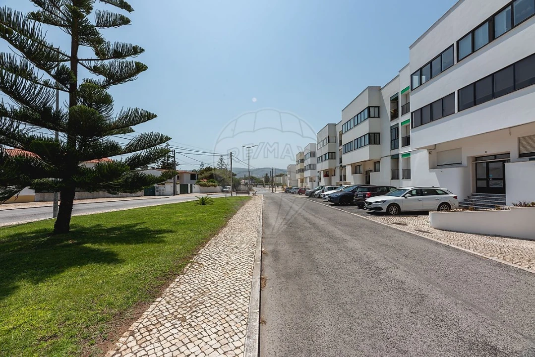 Apartamento T2 para Arrendamento em Colares Foto 33