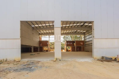 Armazém para Arrendamento em Chave