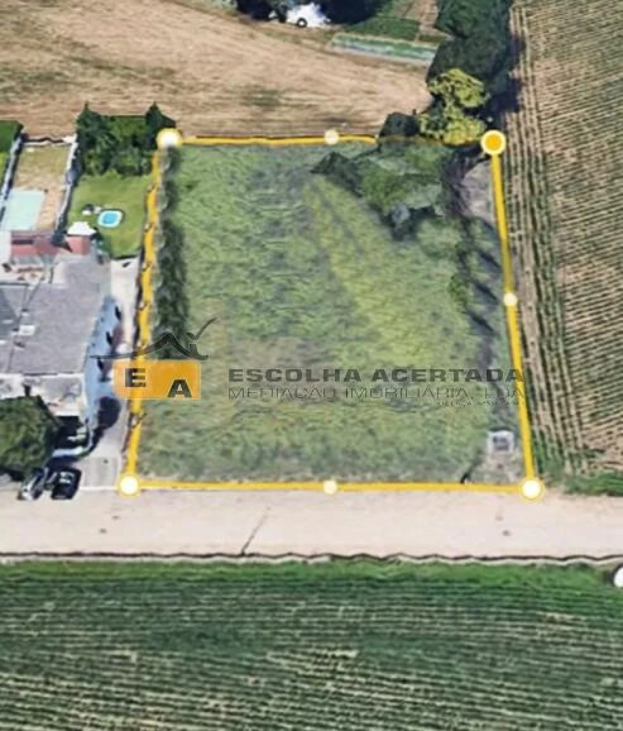 Terreno para Venda em Retorta e Tougues Foto 1