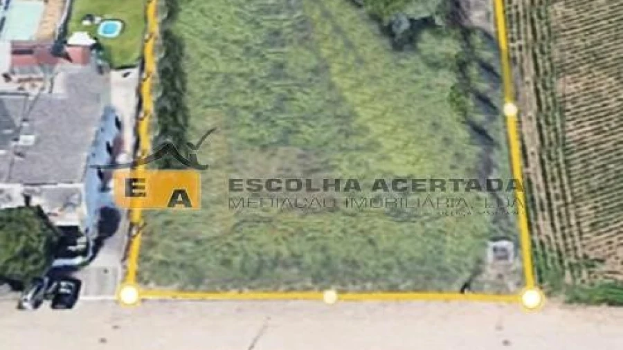 Terreno para Venda em Retorta e Tougues