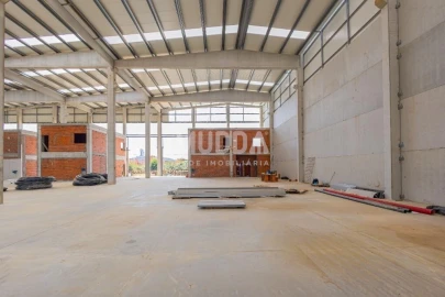 Armazém para Arrendamento em Chave