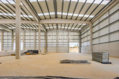 Armazém para Arrendamento em Chave