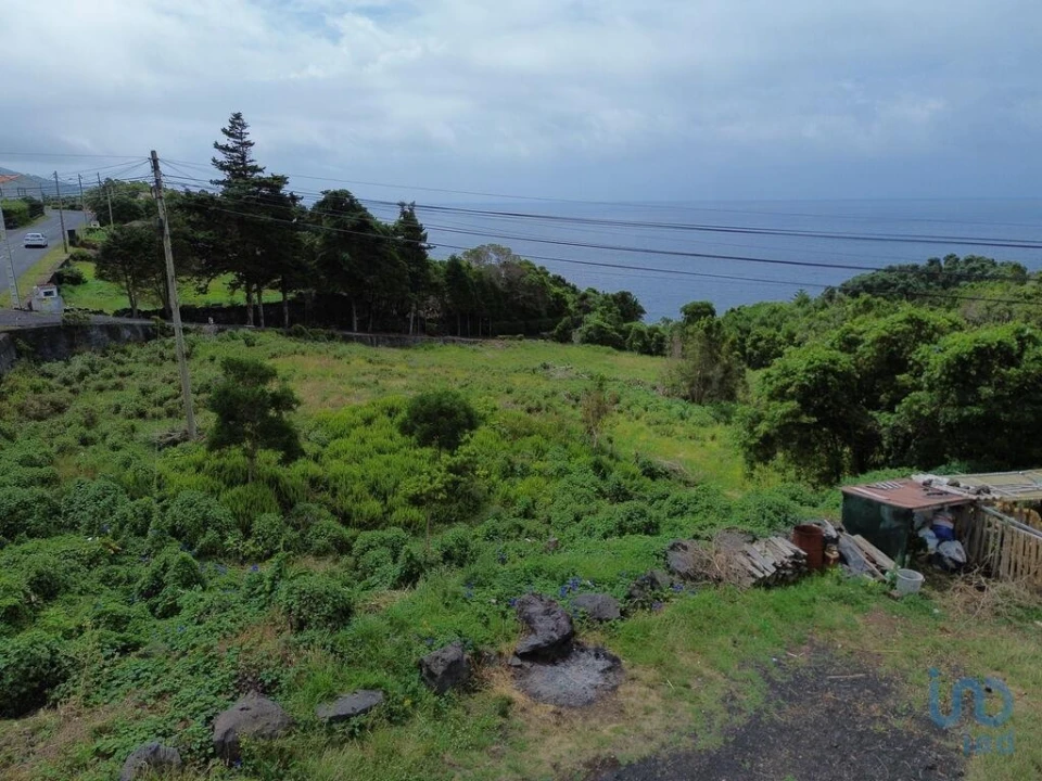 Moradia T5 para Venda em Lajes do Pico Foto 14