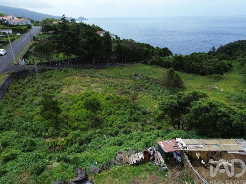 Moradia T5 para Venda em Lajes do Pico Foto 16