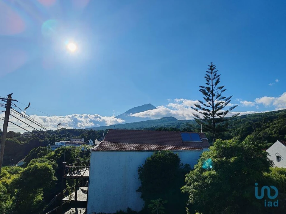 Moradia T5 para Venda em Lajes do Pico Foto 6