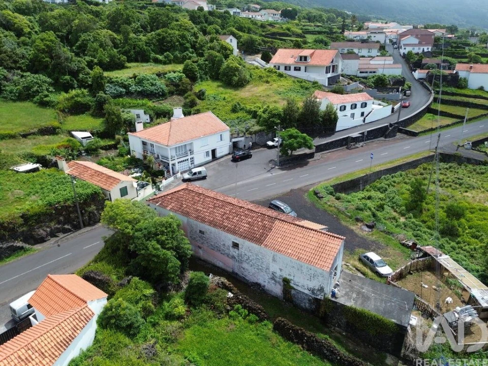 Moradia T5 para Venda em Lajes do Pico Foto 18