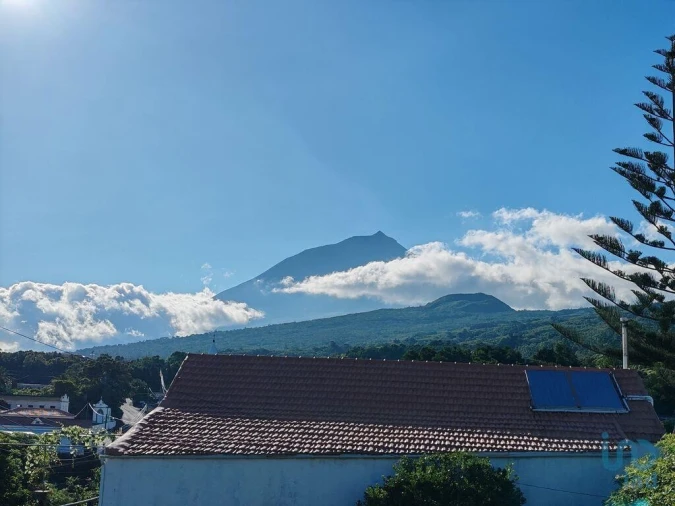 Moradia T5 para Venda em Lajes do Pico Foto 4
