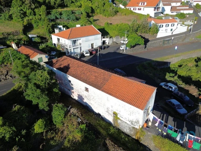 Moradia T5 para Venda em Lajes do Pico Foto 12