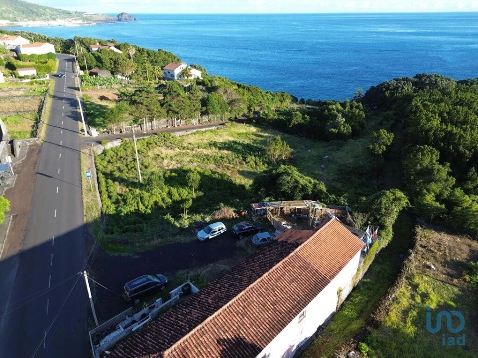 Moradia T5 para Venda em Lajes do Pico Foto 5