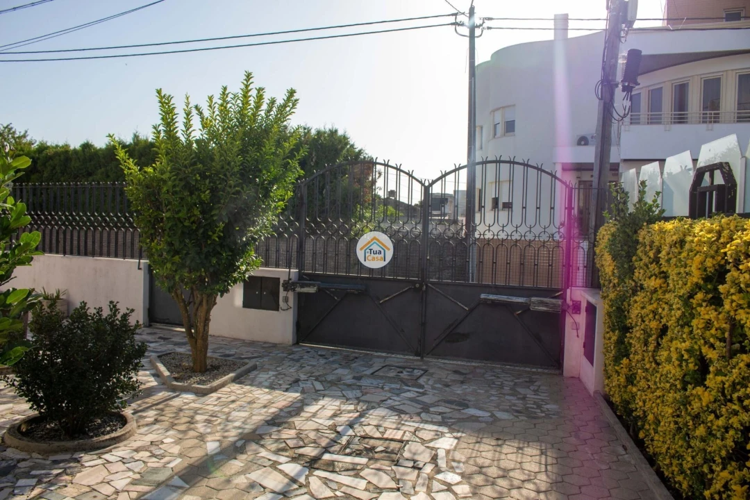 Moradia T5 para Venda em Nogueira e Silva Escura Foto 2