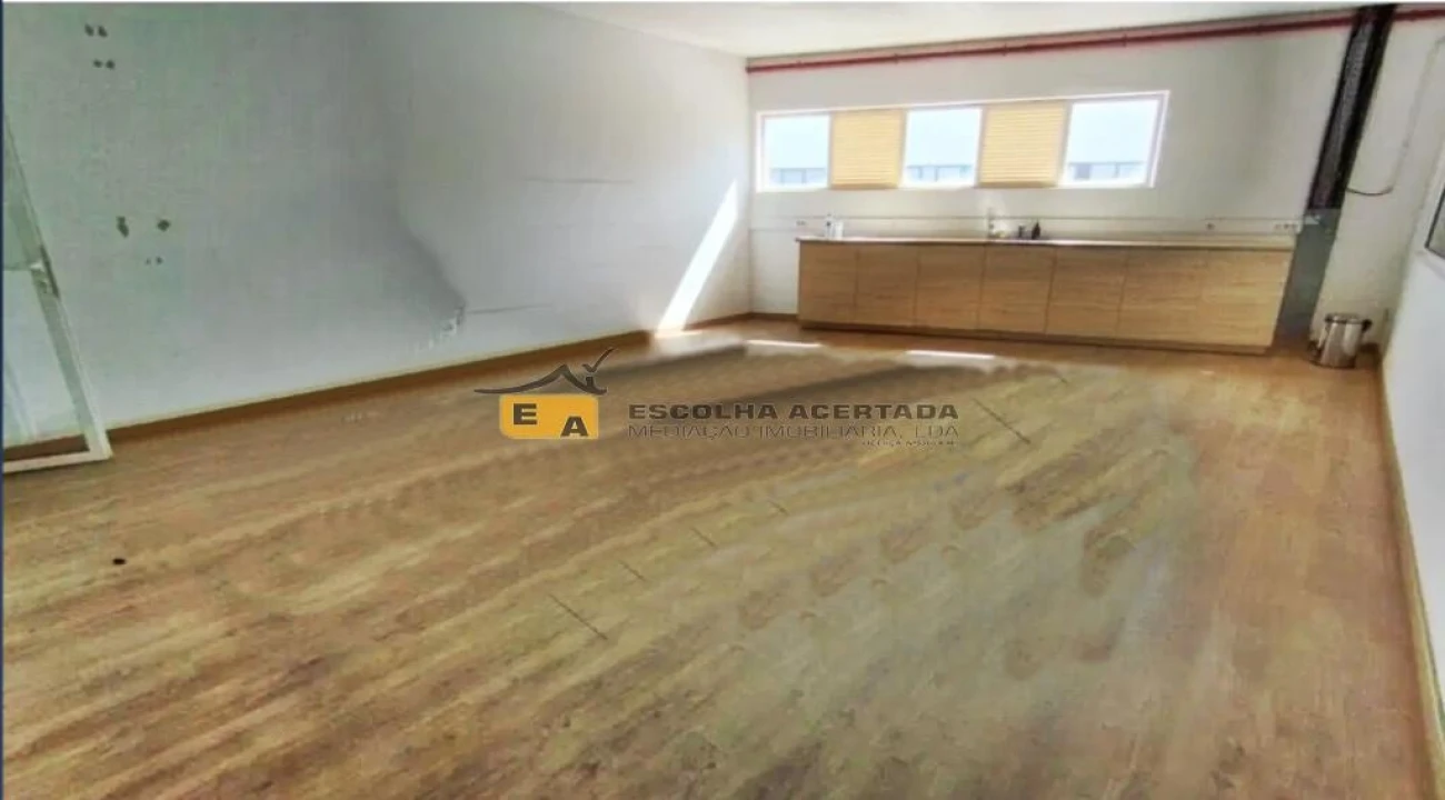 Armazém para Venda em Vilar e Mosteiró Foto 8