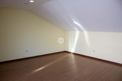 Moradia T4 para Venda em Mafamude e Vilar do Paraíso