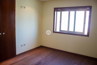 Moradia T4 para Venda em Mafamude e Vilar do Paraíso
