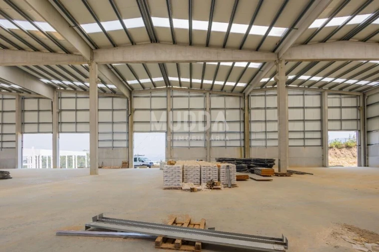 Armazém para Arrendamento em Chave Foto 3