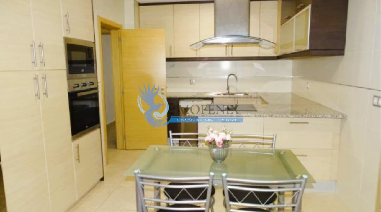 Moradia T4 para Arrendamento em Albufeira e Olhos de Água Foto 12