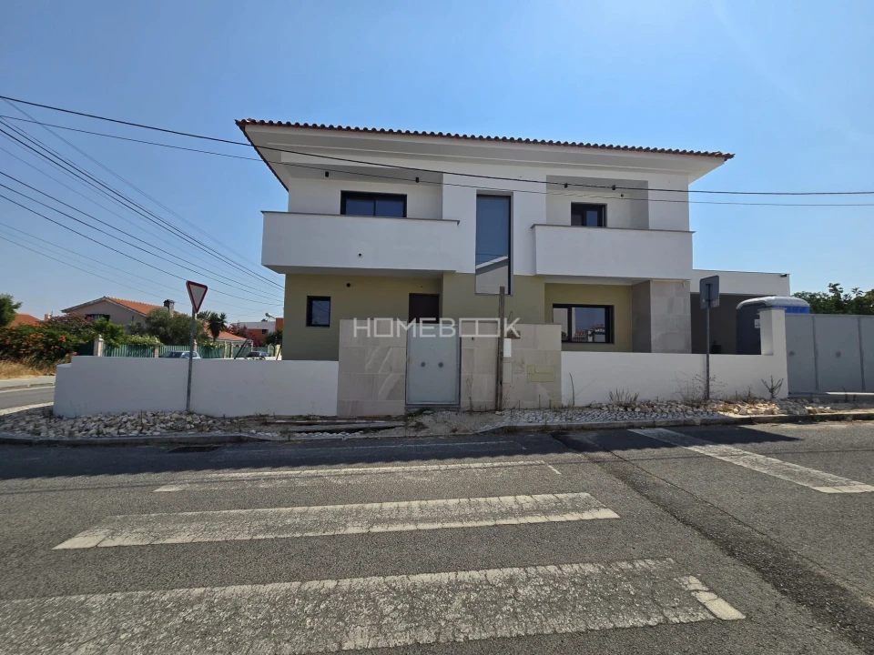 Moradia T4 para Venda em Azeitão (São Lourenço e São Simão) Foto 3