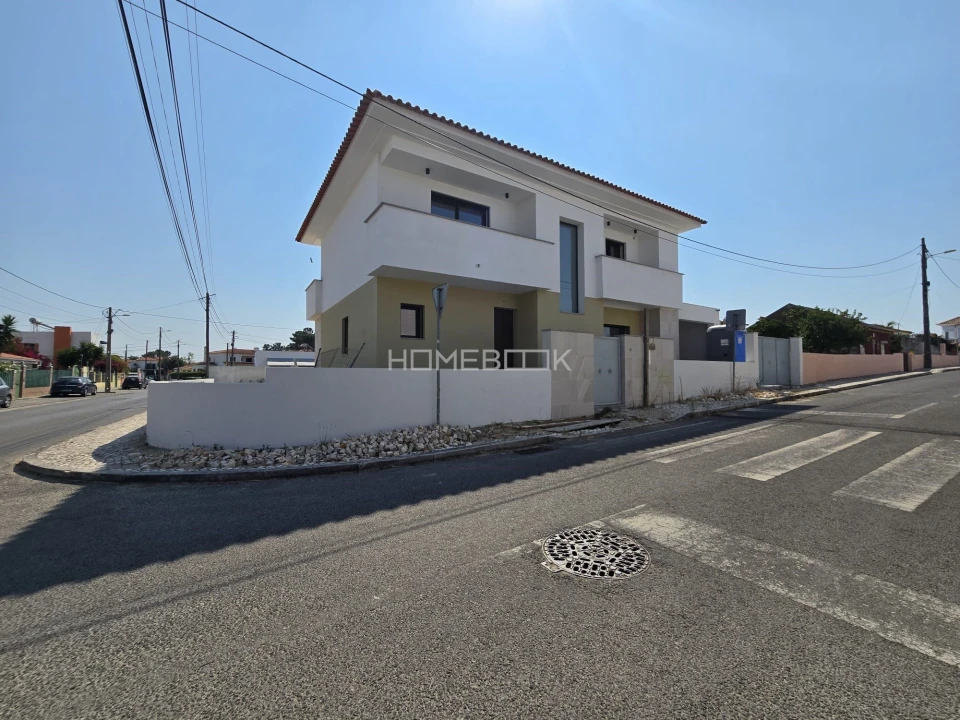 Moradia T4 para Venda em Azeitão (São Lourenço e São Simão) Foto 5