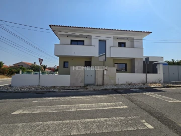Moradia T4 para Venda em Azeitão (São Lourenço e São Simão)